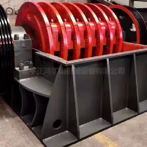 錘式破碎機內(nèi)部結(jié)構(gòu)